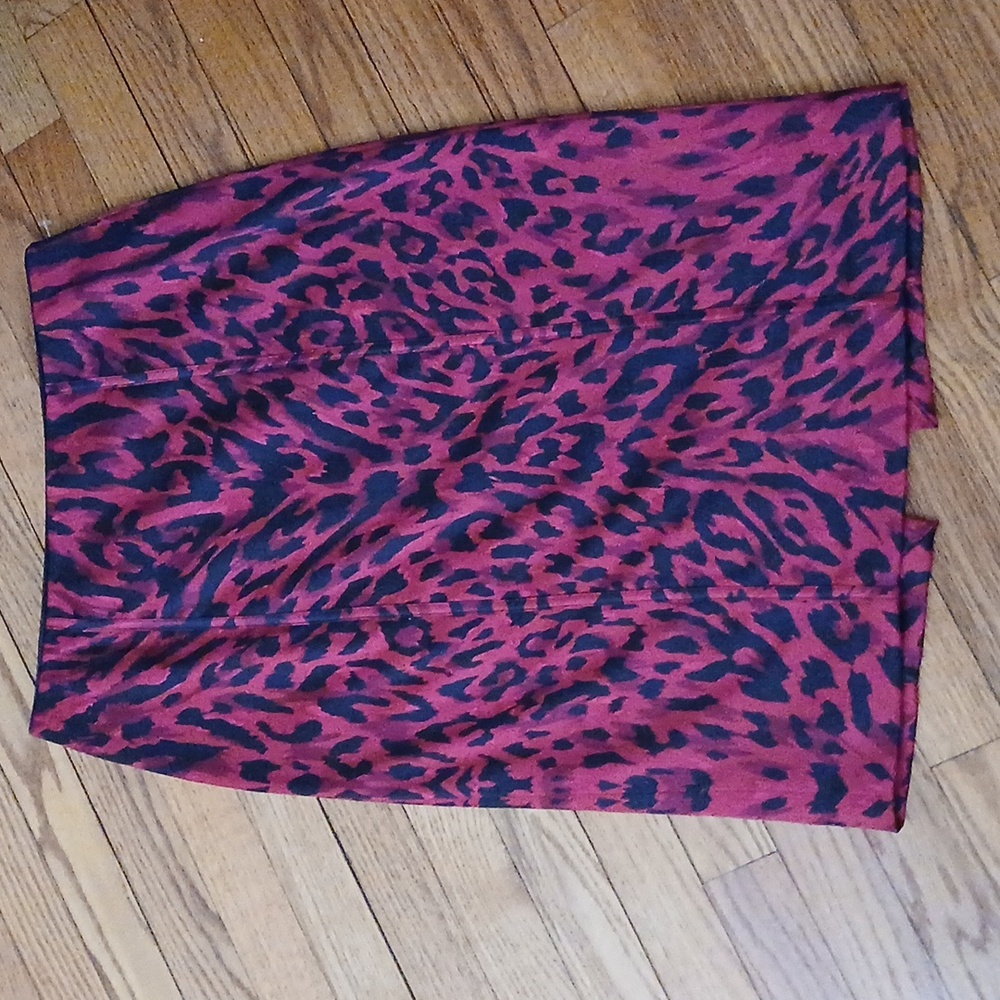 White House Black Market Red and Black Animal Print Pencil Skirt ■ Size 8